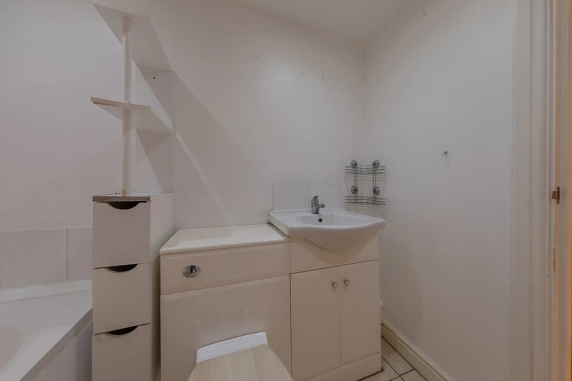property photo 9 of 19