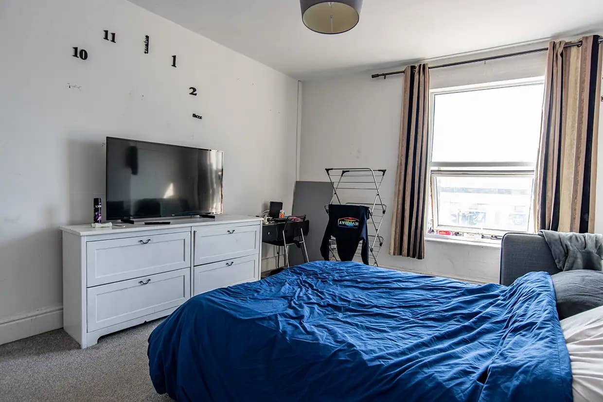 property photo 18 of 31