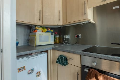 property photo 6 of 17