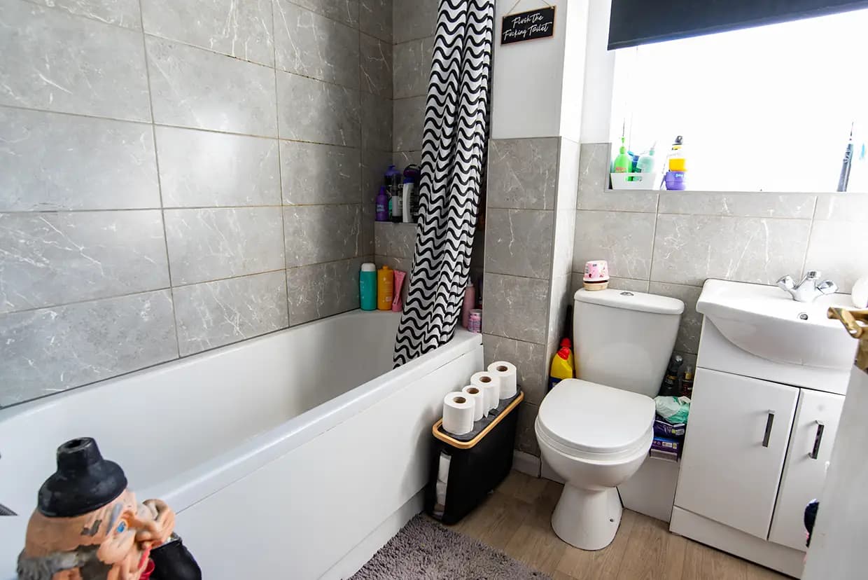 property photo 8 of 13