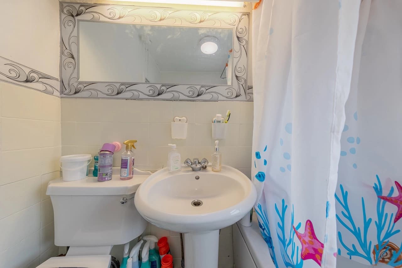 property photo 11 of 28