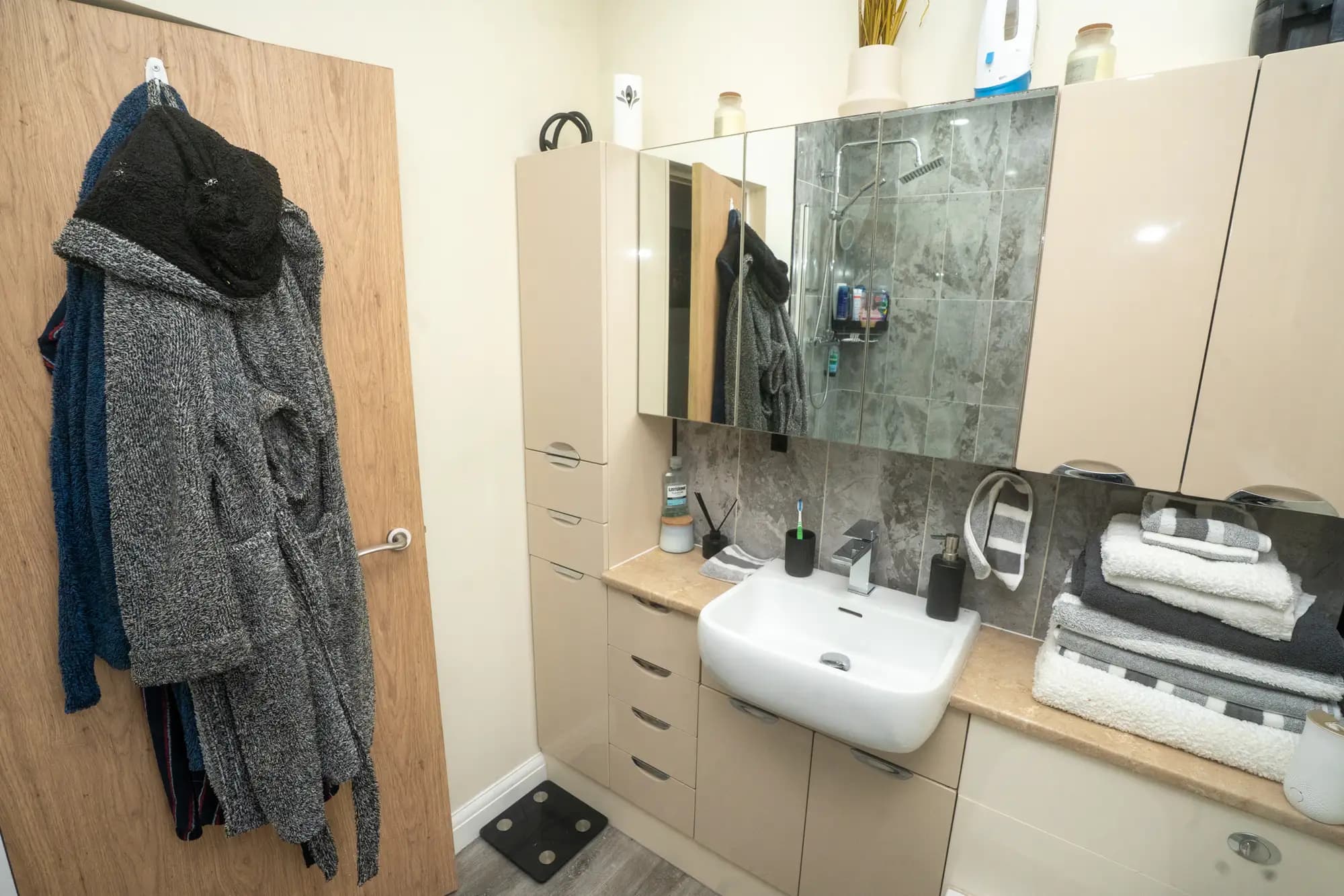 property photo 9 of 19