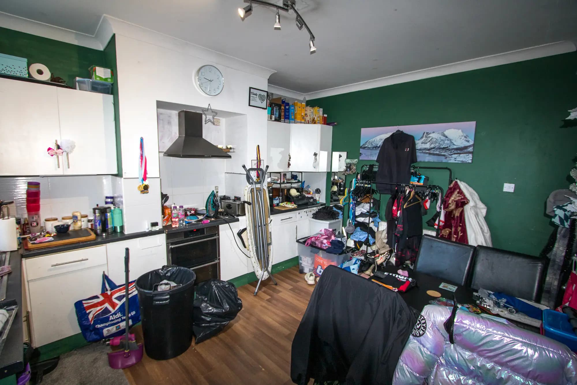 property photo 4 of 16