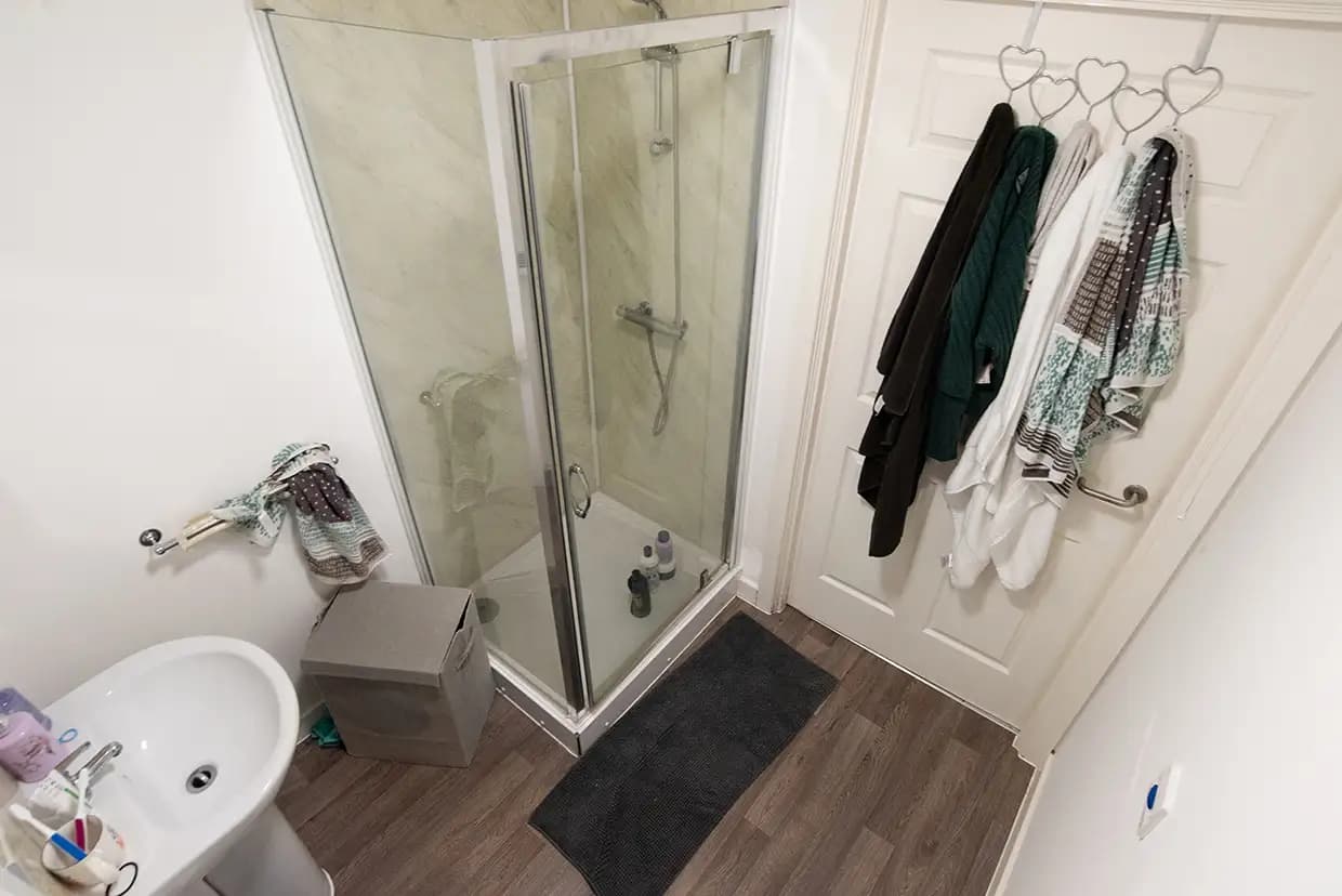 property photo 5 of 16