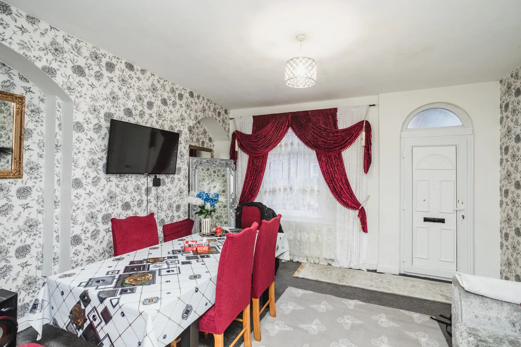 property photo 4 of 16