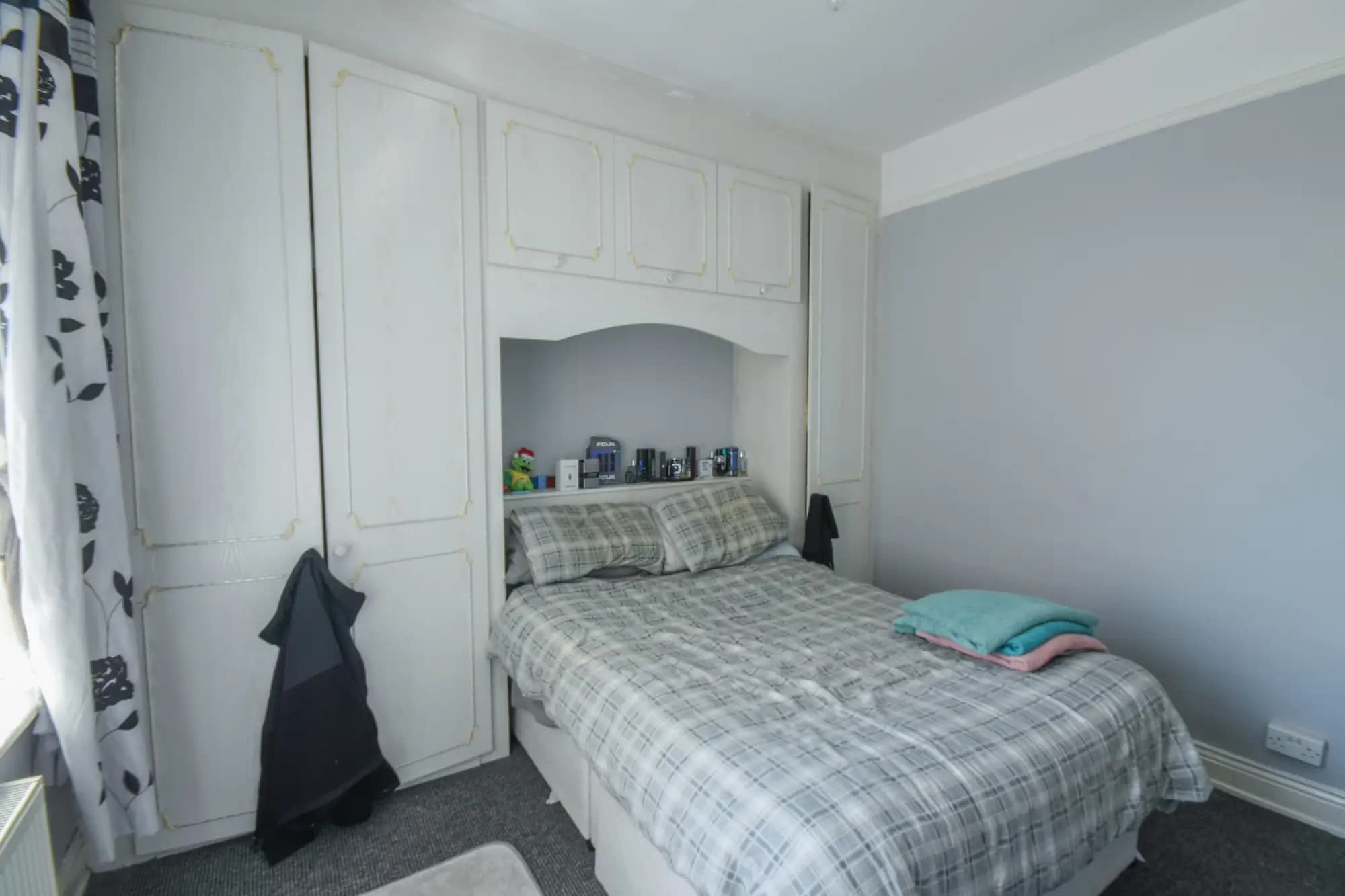 property photo 8 of 18