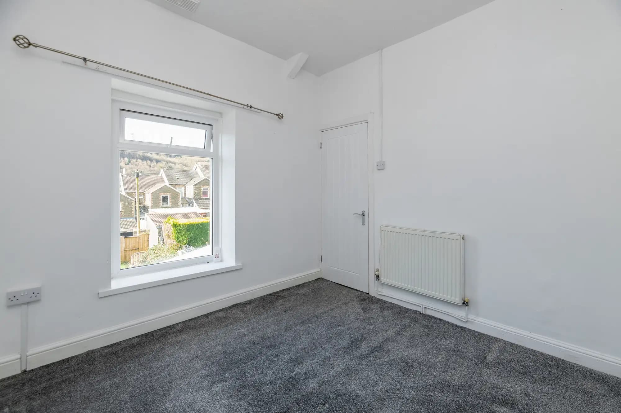 property photo 11 of 17