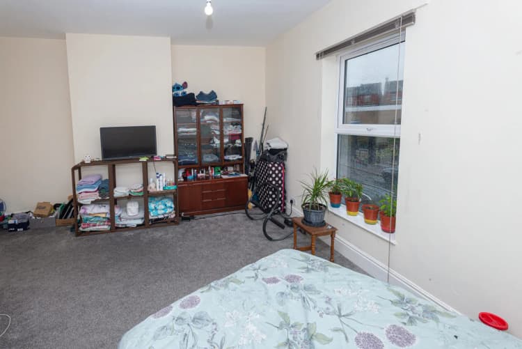 property photo 13 of 27