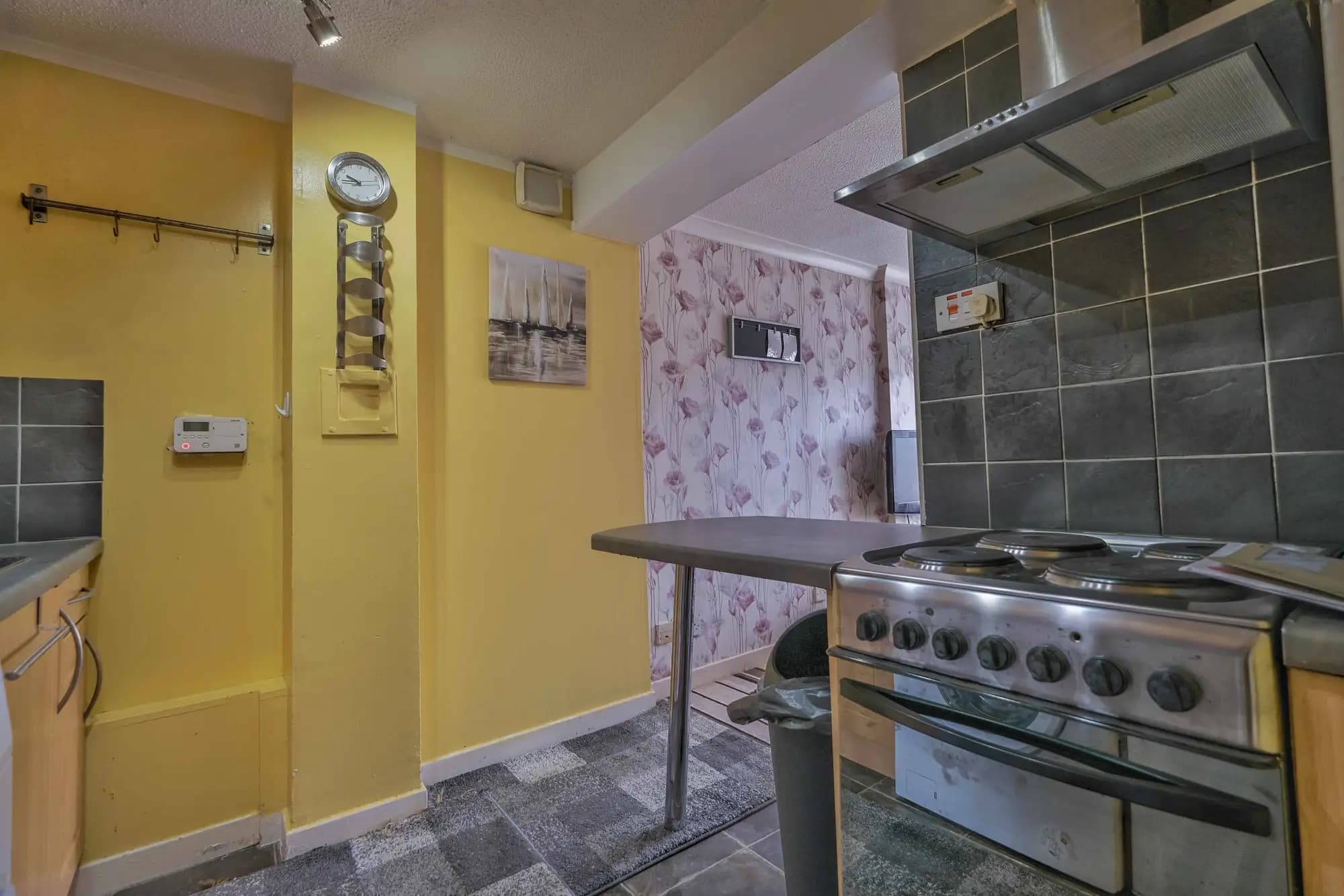 property photo 5 of 16