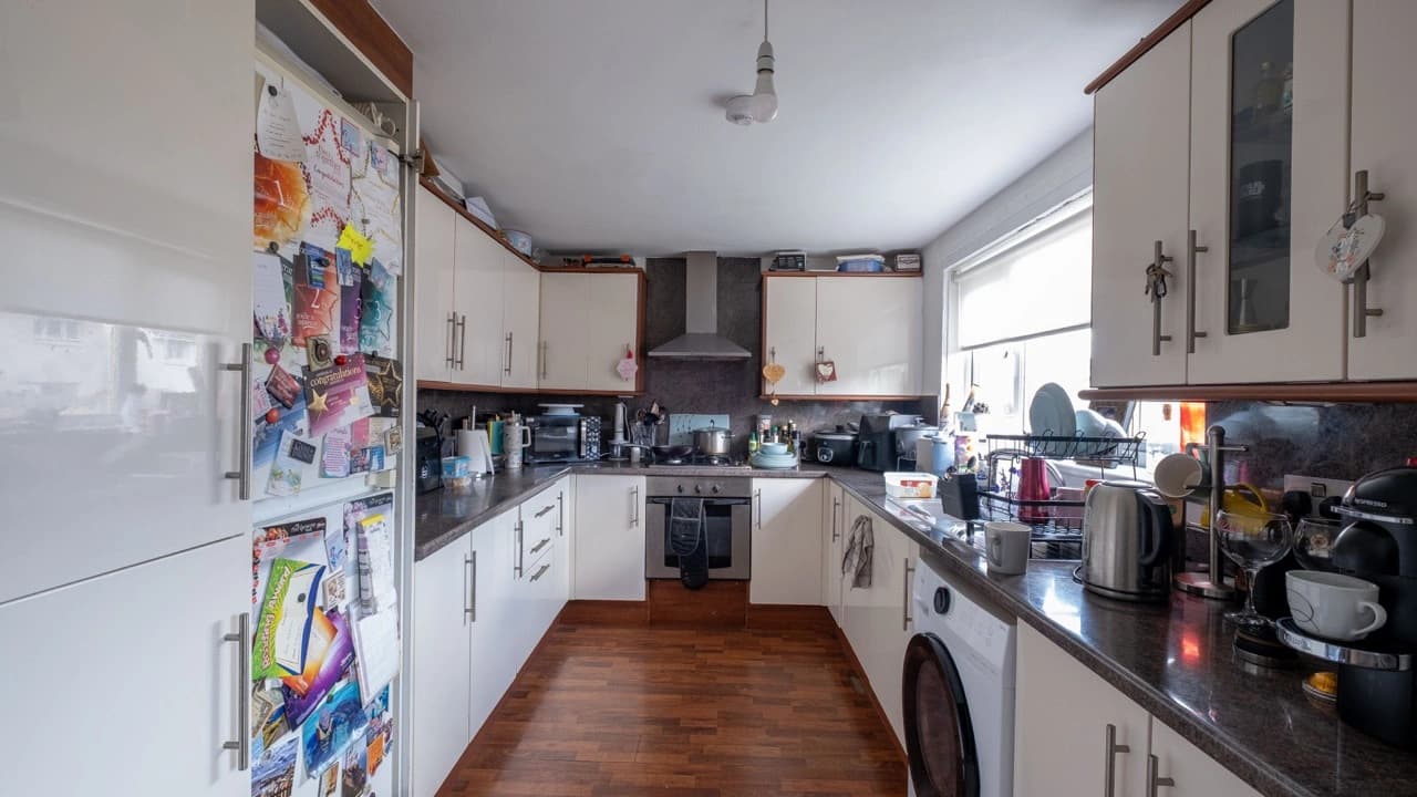 property photo 5 of 20