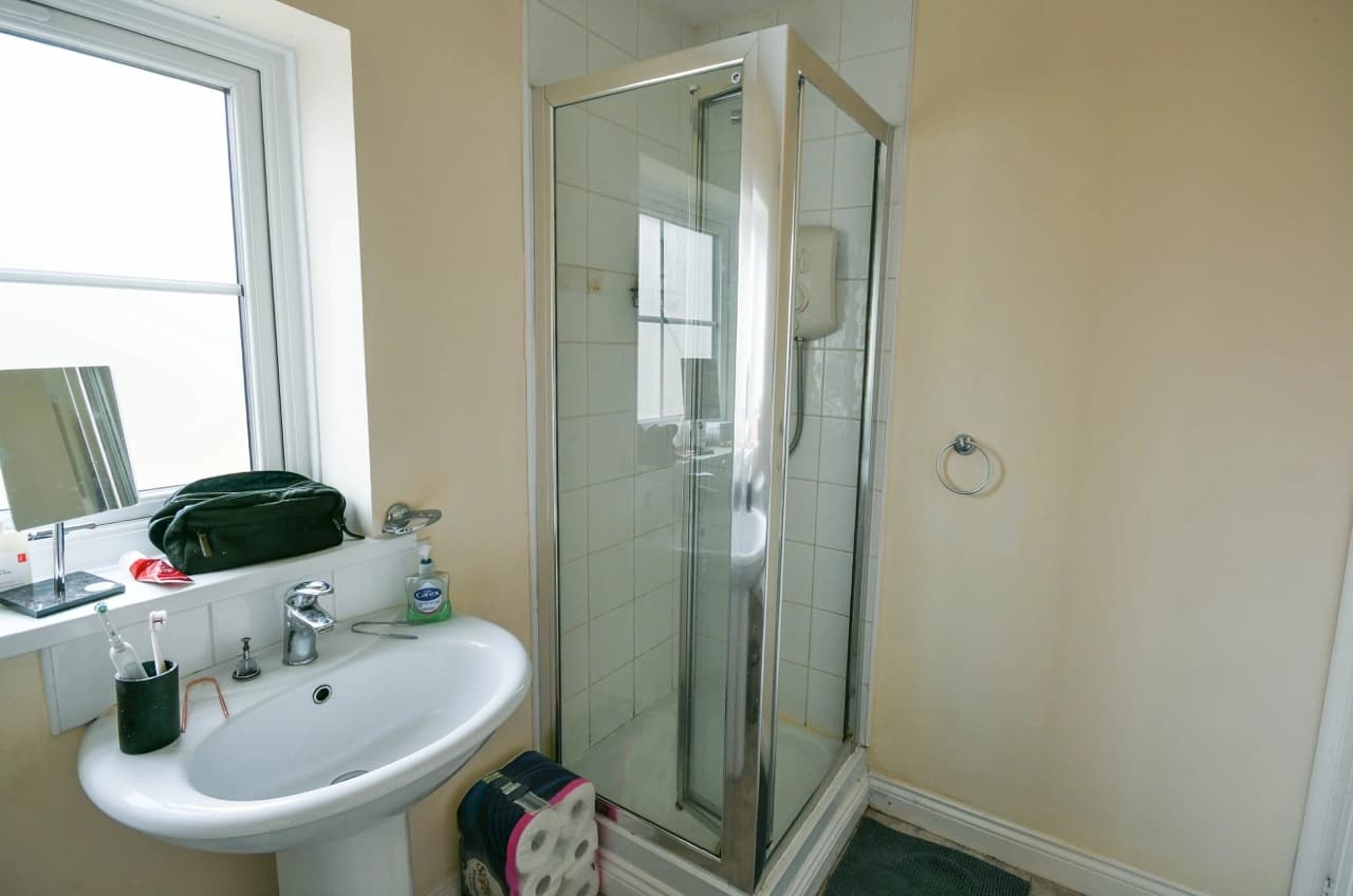 property photo 6 of 20