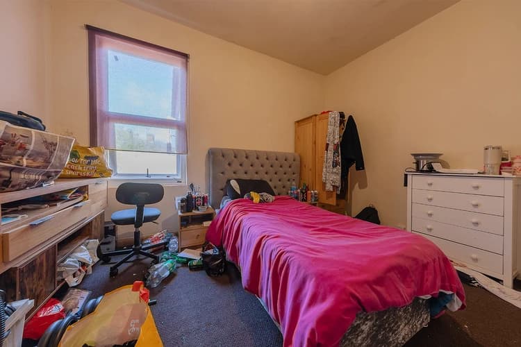 property photo 9 of 17