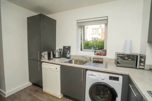 property photo 8 of 25