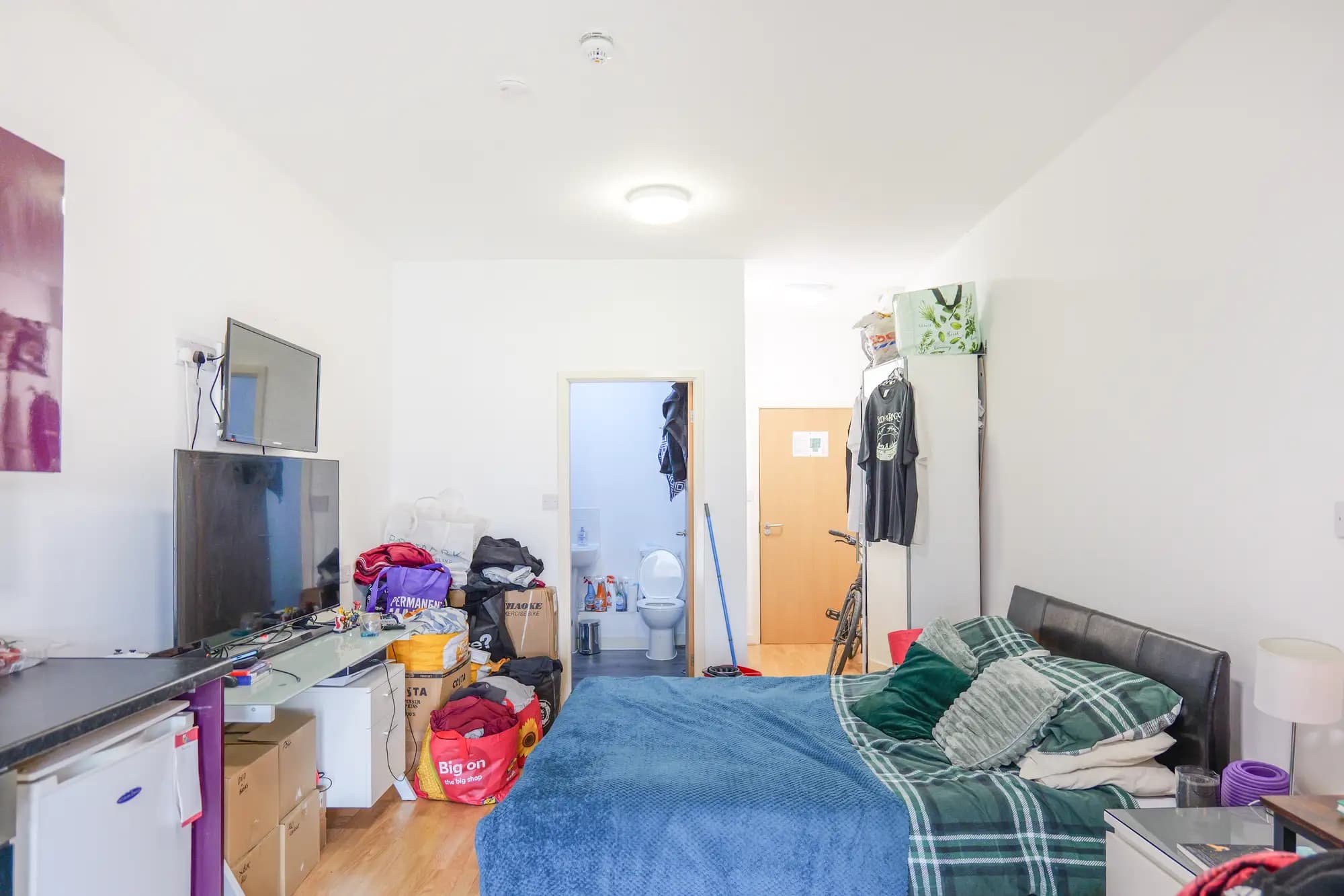 property photo 5 of 10