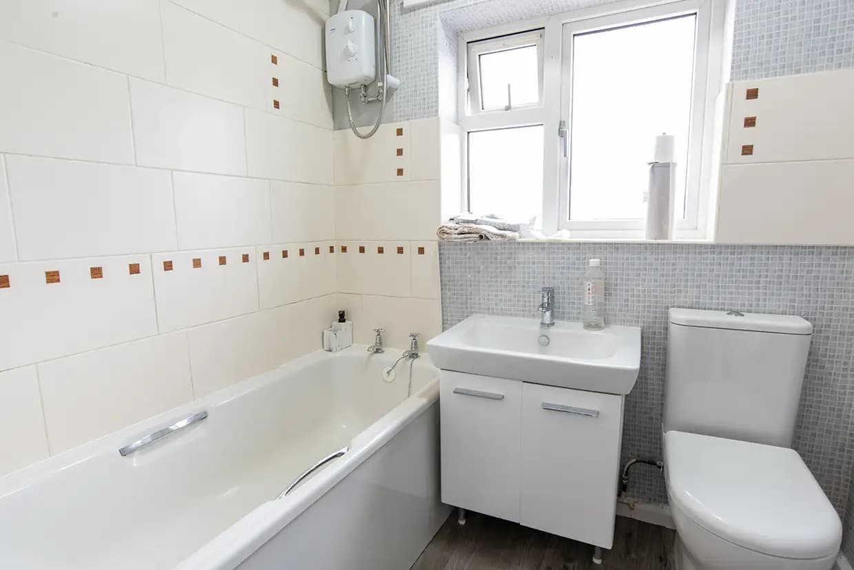 property photo 8 of 12