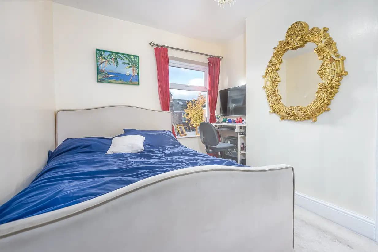 property photo 11 of 25