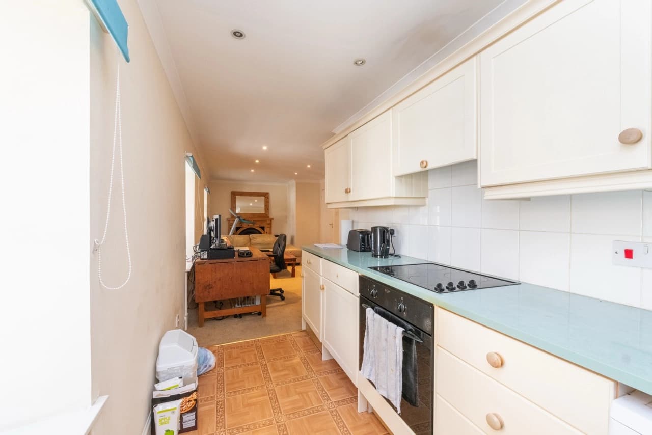 property photo 6 of 16