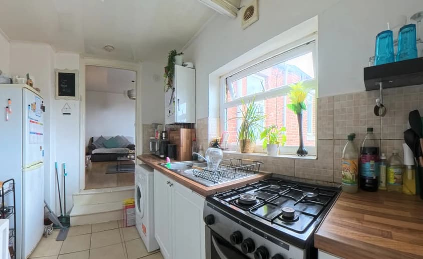 property photo 5 of 17