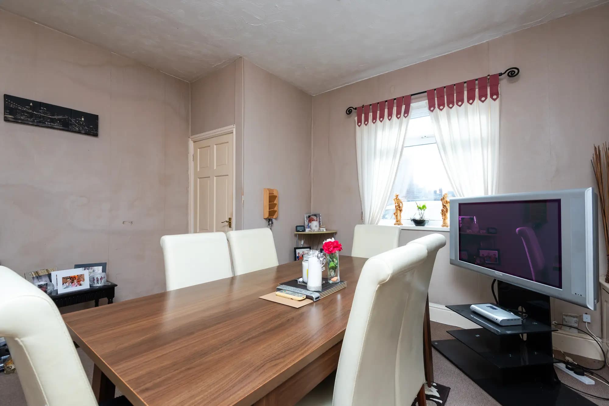 property photo 8 of 25