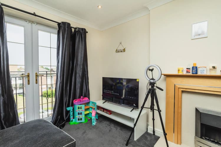 property photo 3 of 24