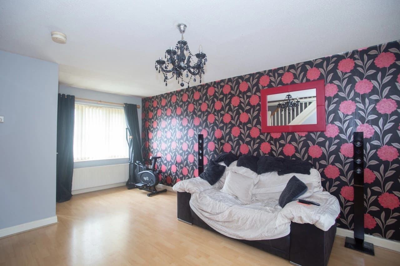 property photo 8 of 31