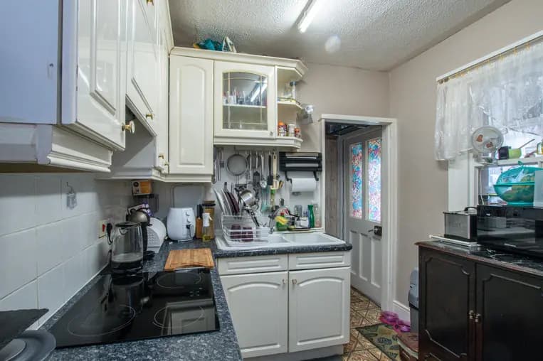 property photo 5 of 16