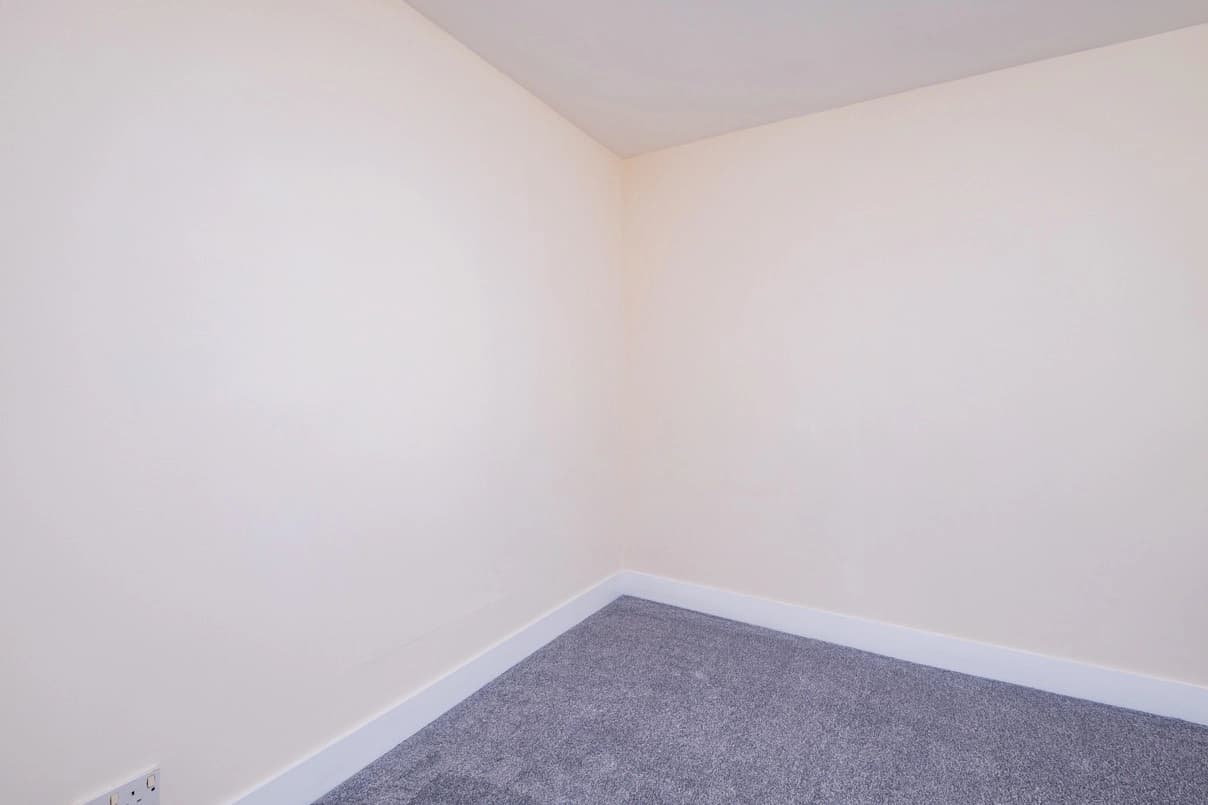 property photo 9 of 16