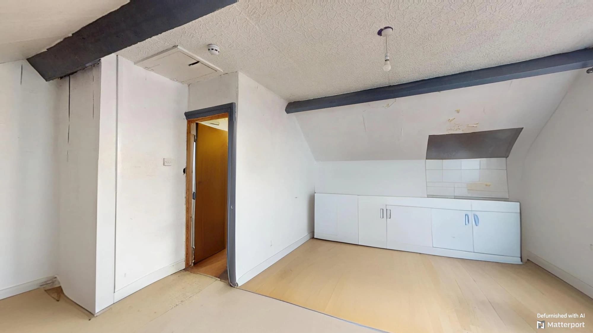 property photo 8 of 18