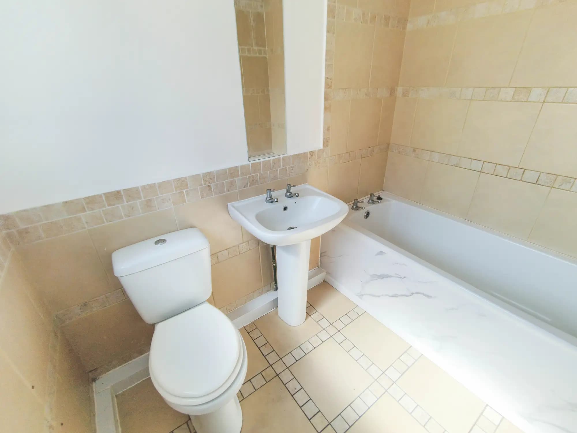 property photo 6 of 20