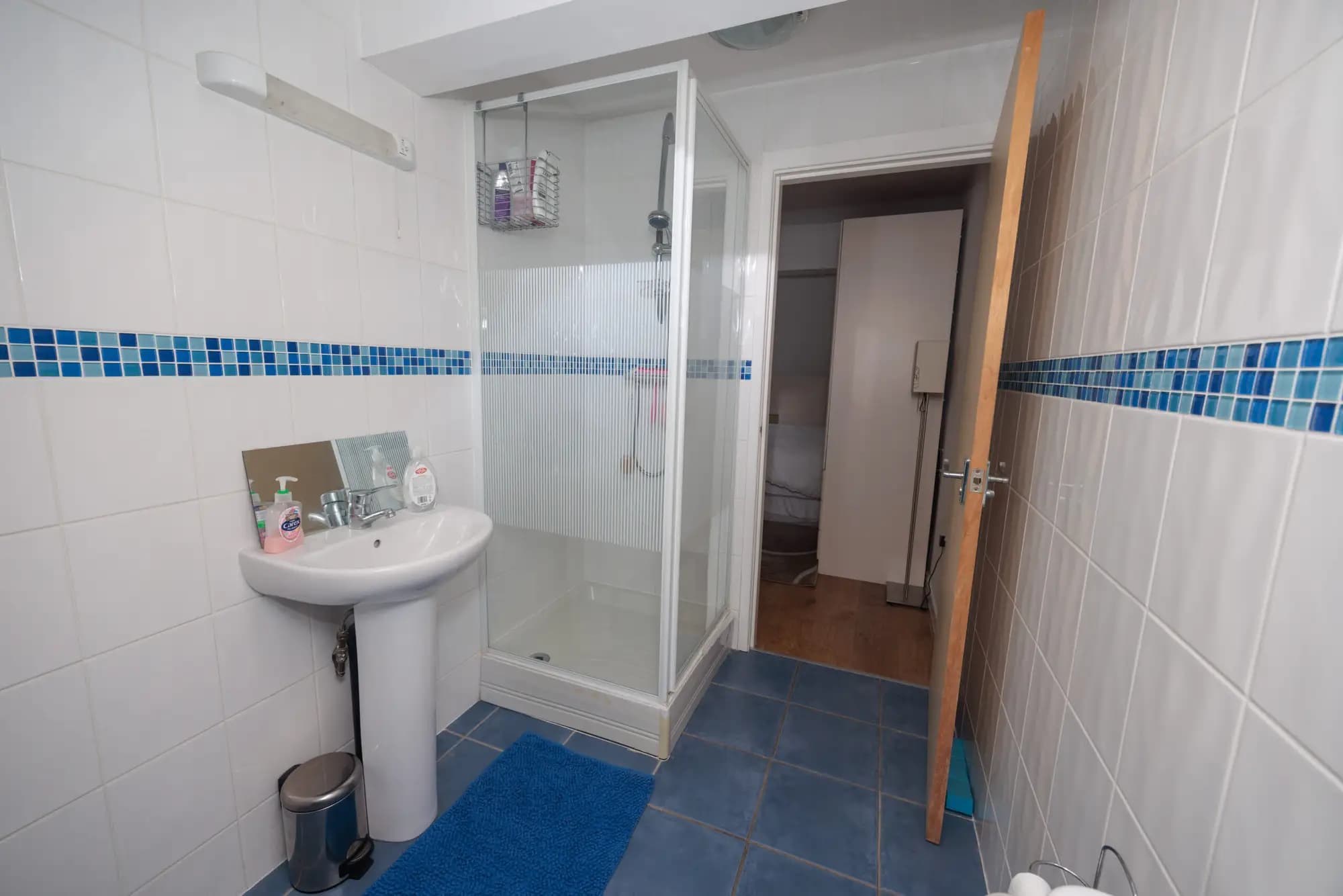 property photo 8 of 16