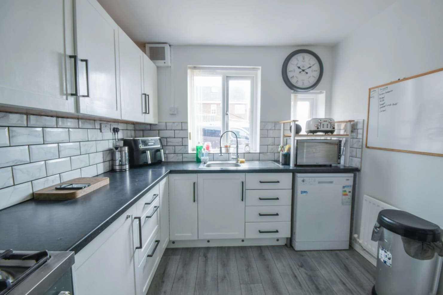 property photo 6 of 17