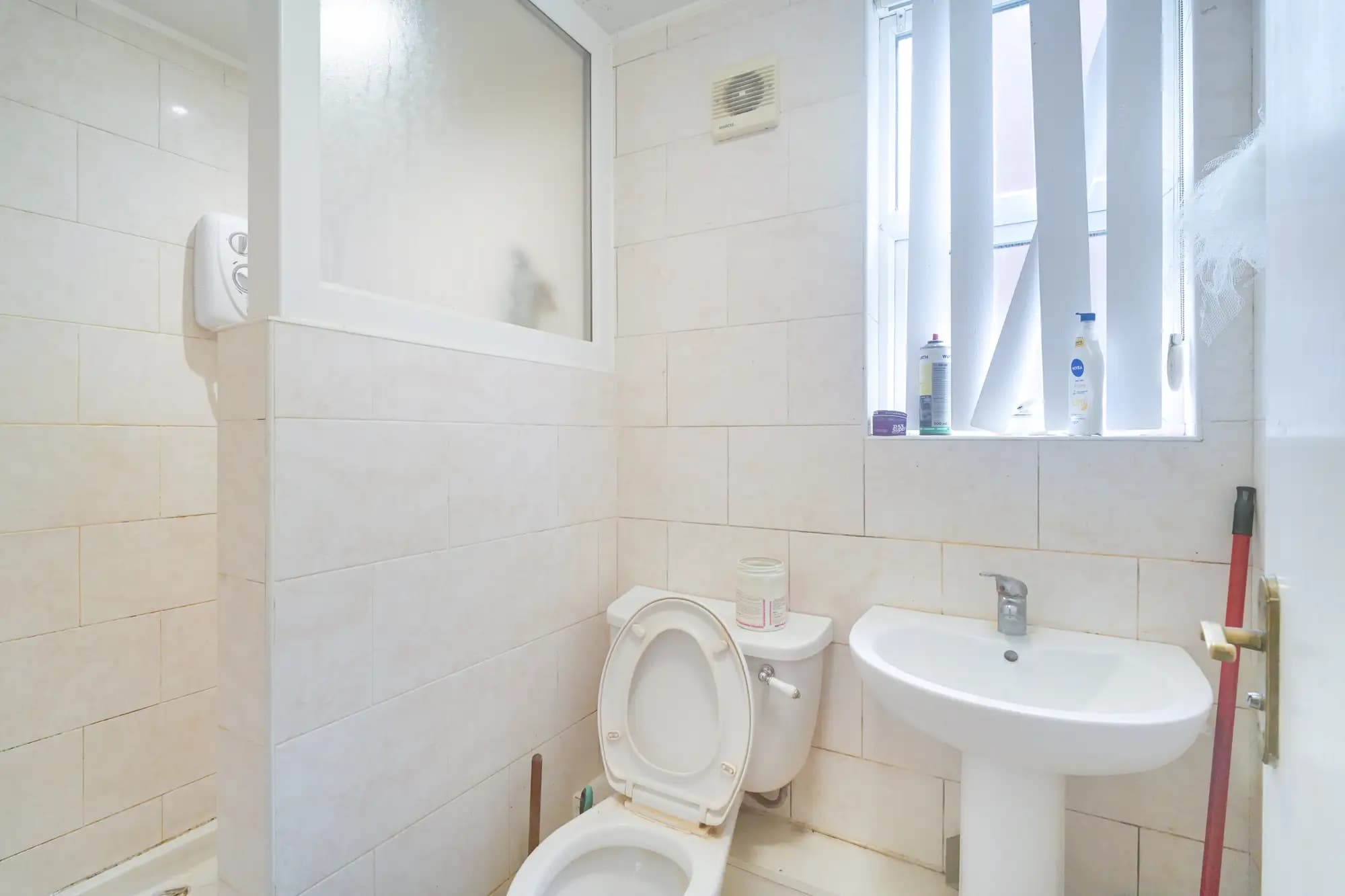 property photo 4 of 18
