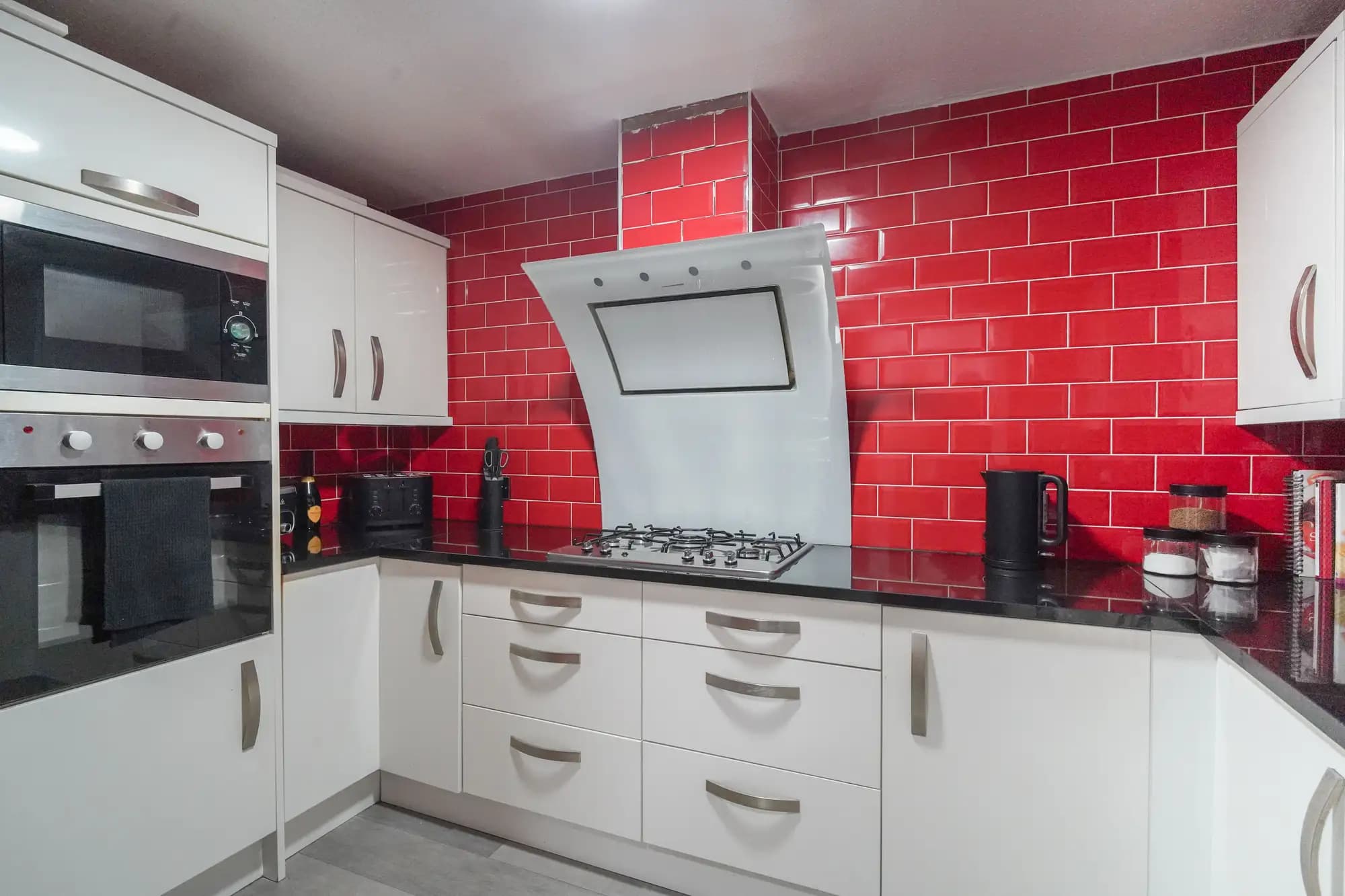 property photo 6 of 16