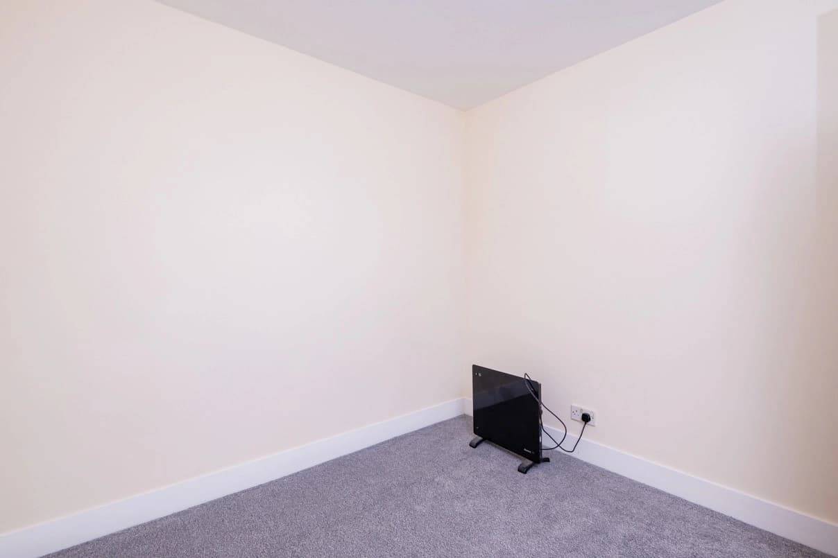 property photo 8 of 16
