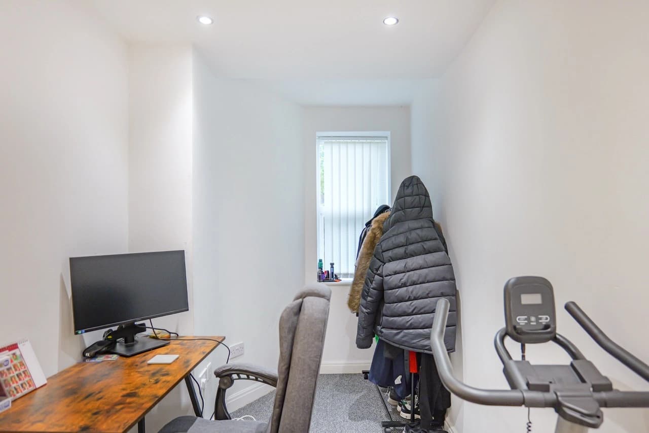 property photo 10 of 16