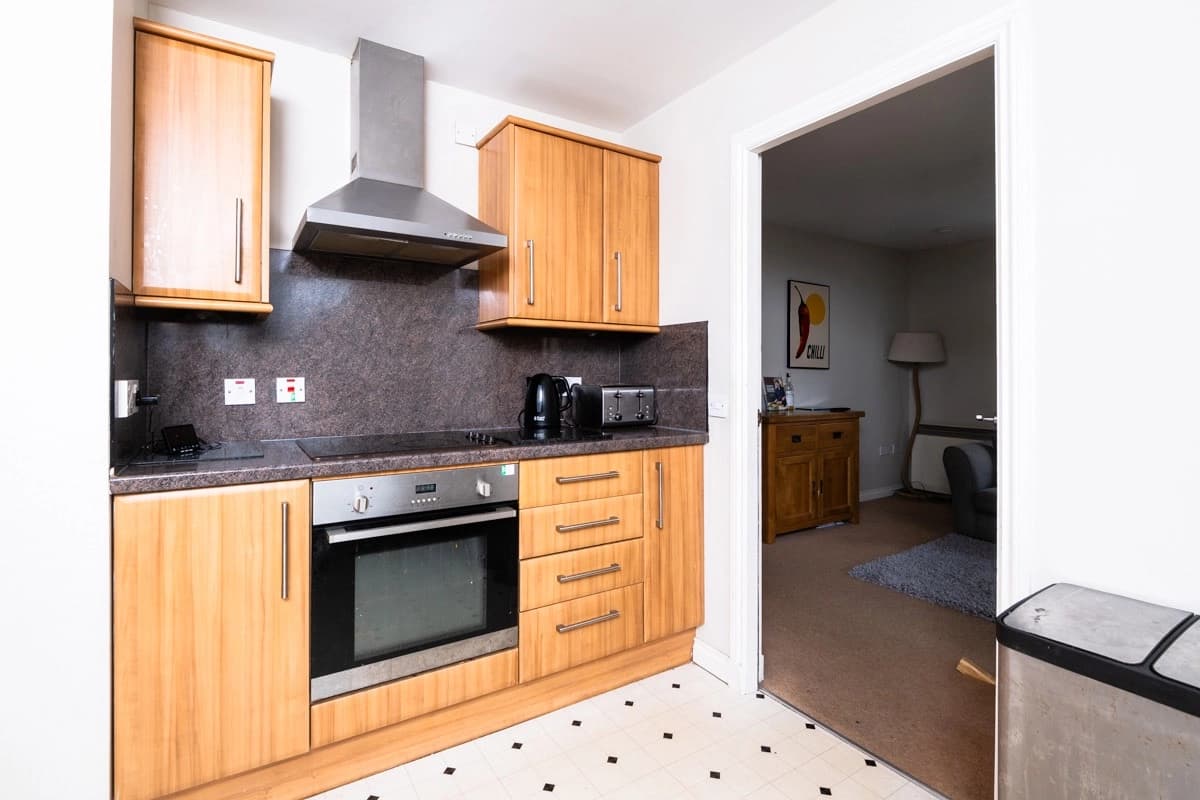 property photo 7 of 18