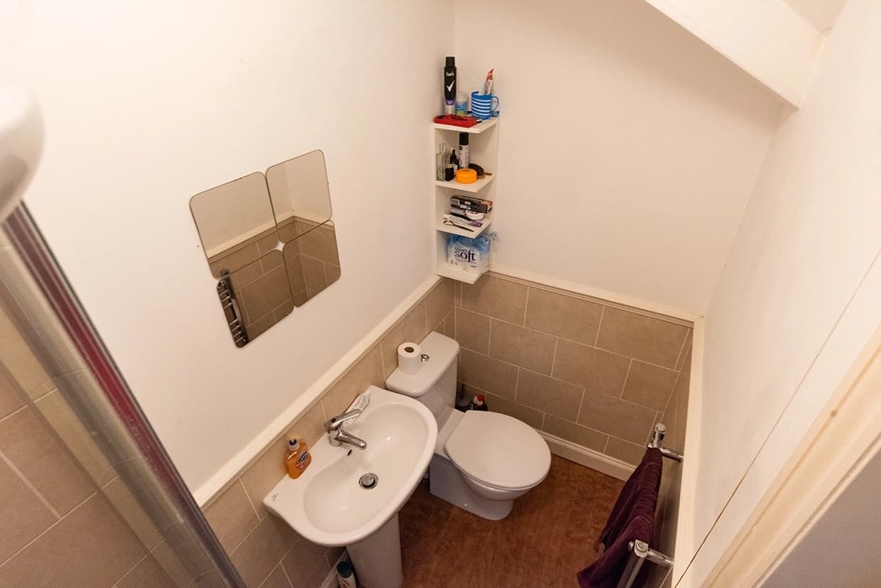 property photo 7 of 17