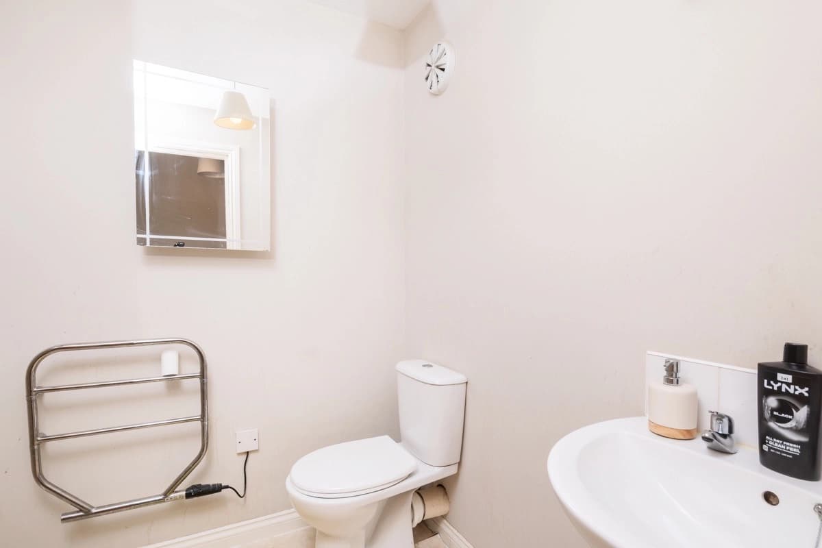 property photo 10 of 18