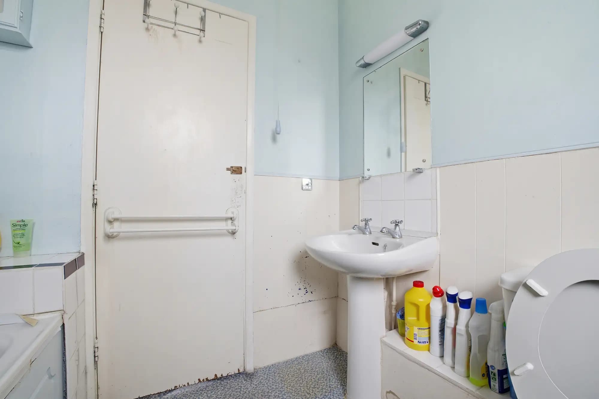 property photo 8 of 16