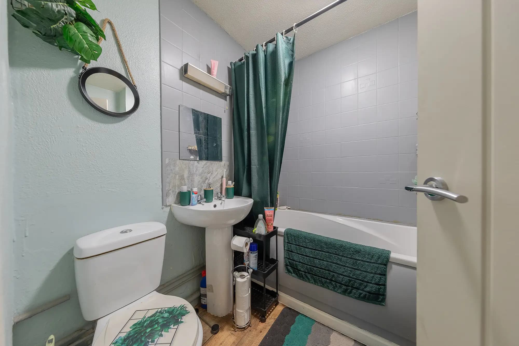 property photo 9 of 17