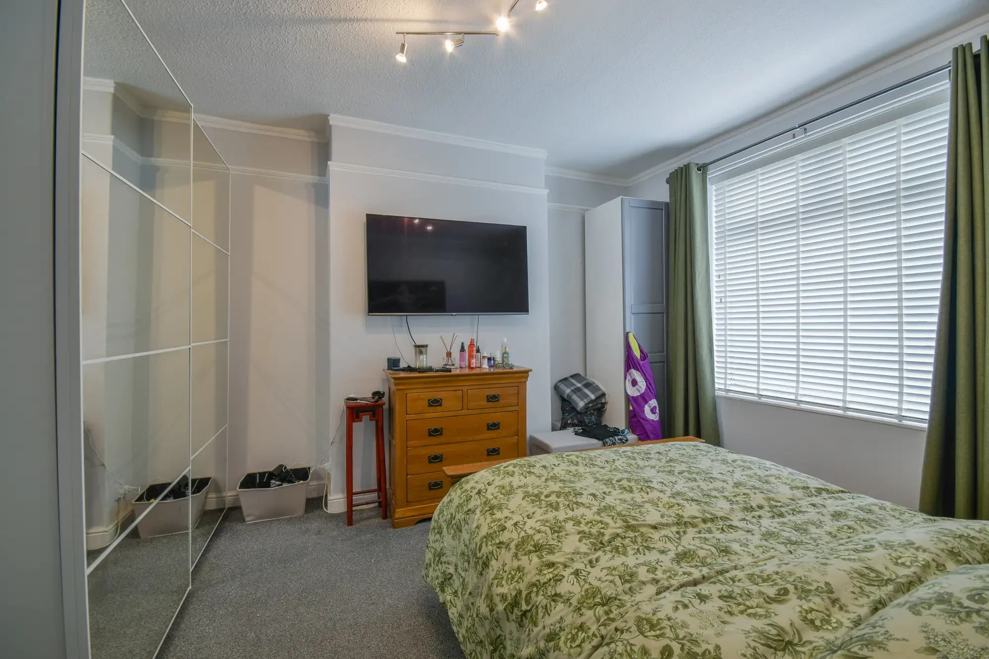 property photo 9 of 17