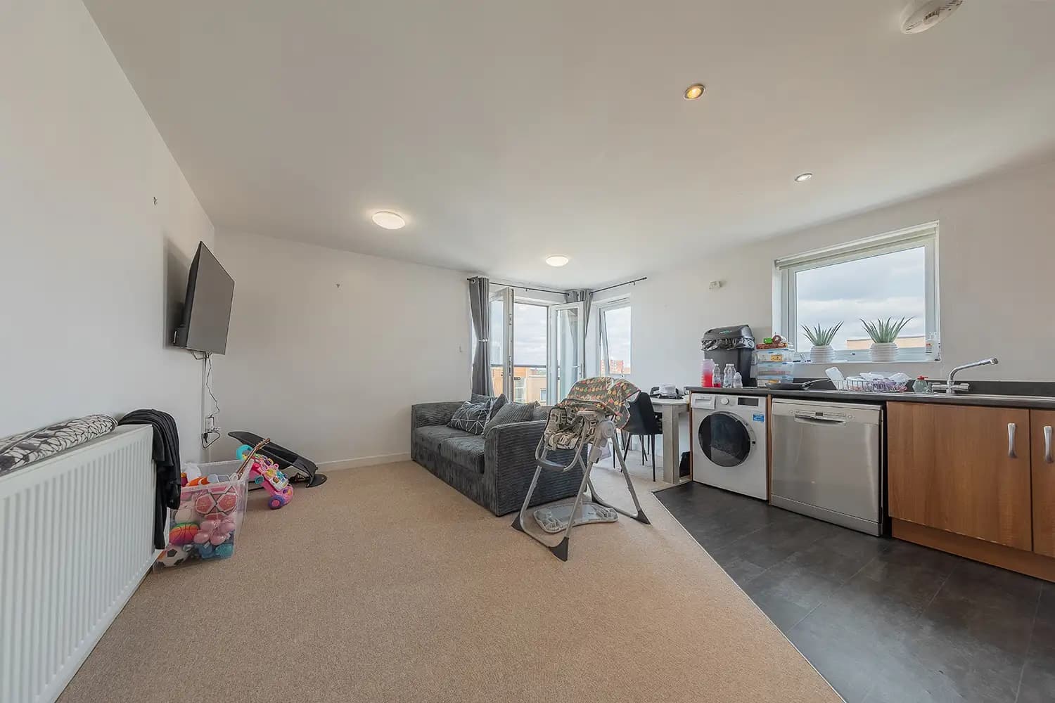 property photo 5 of 23