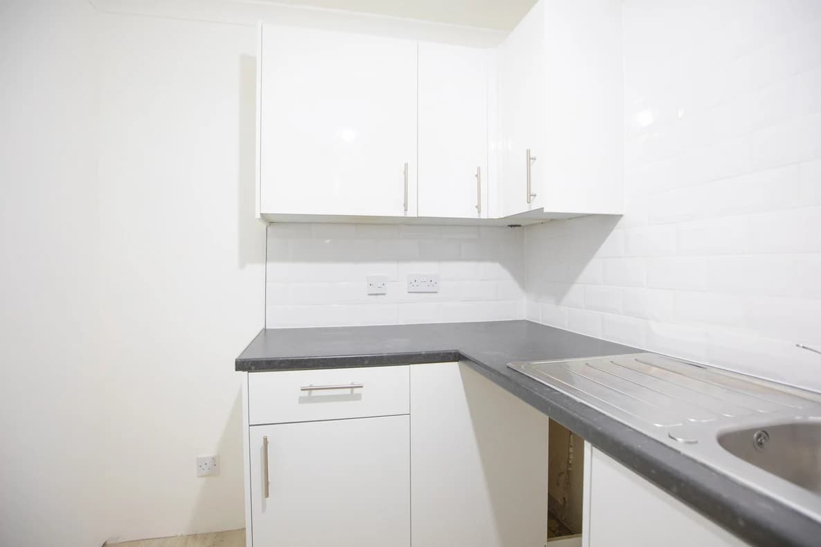 property photo 9 of 29