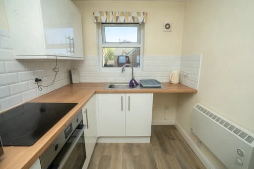 property photo 5 of 14
