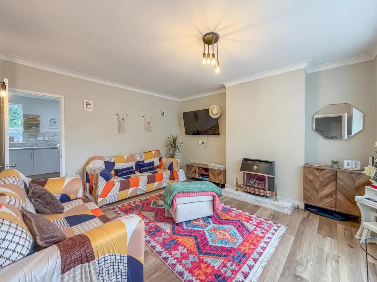 property photo 5 of 33
