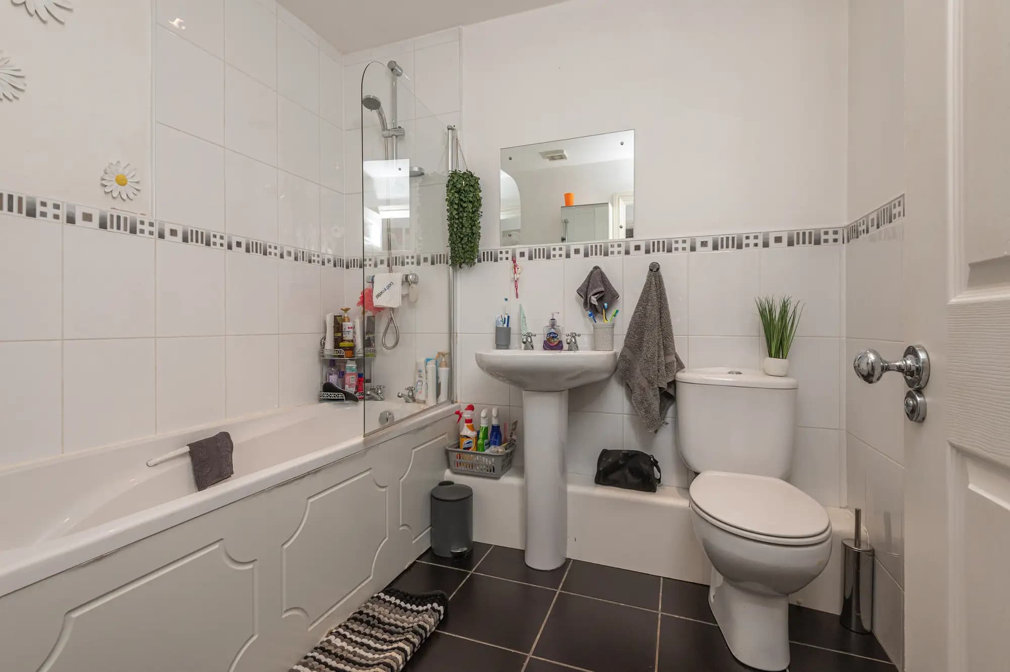 property photo 5 of 11