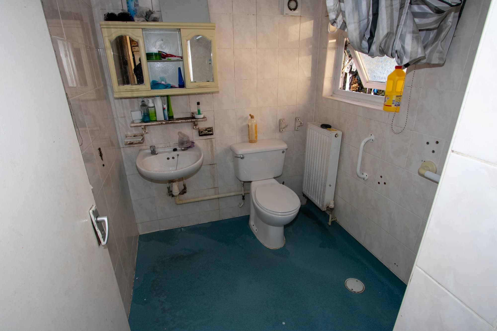 property photo 8 of 18