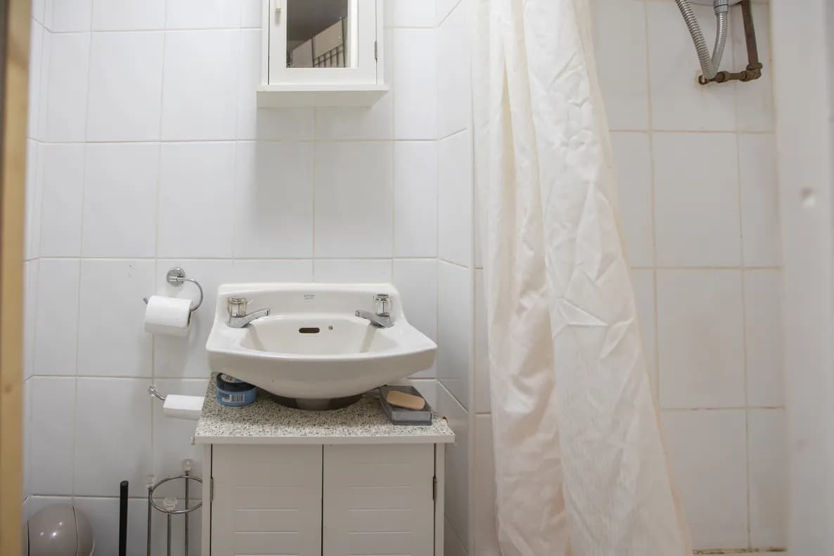 property photo 8 of 15