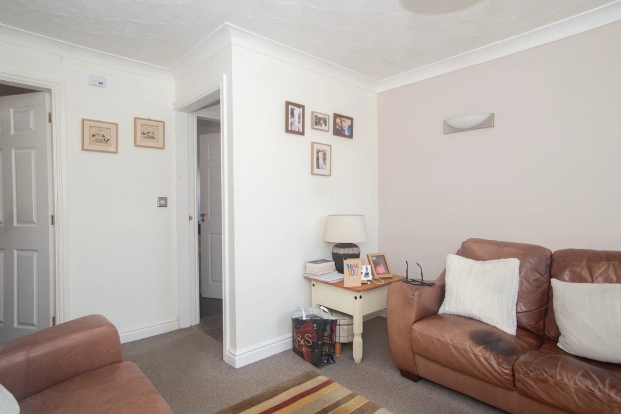 property photo 5 of 16