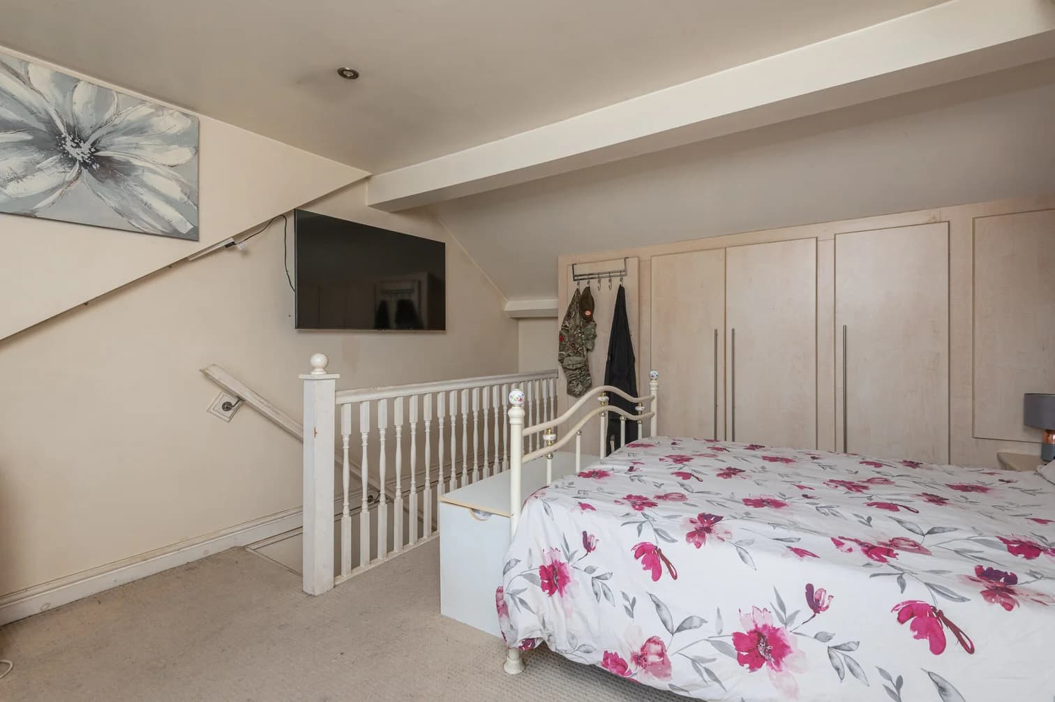 property photo 7 of 16